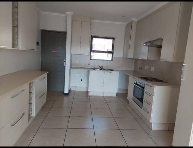 2 BEDROOM APARTMENT FOR SALE IN SUNNINGHILL